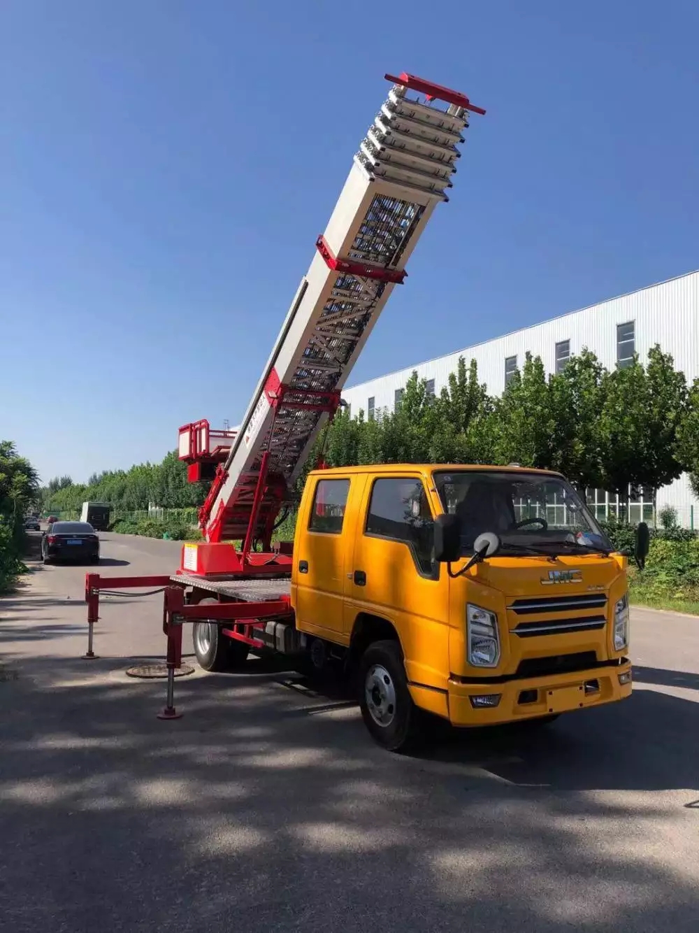 东山县附近的云梯车出租服务：轻松解决高空作业需求