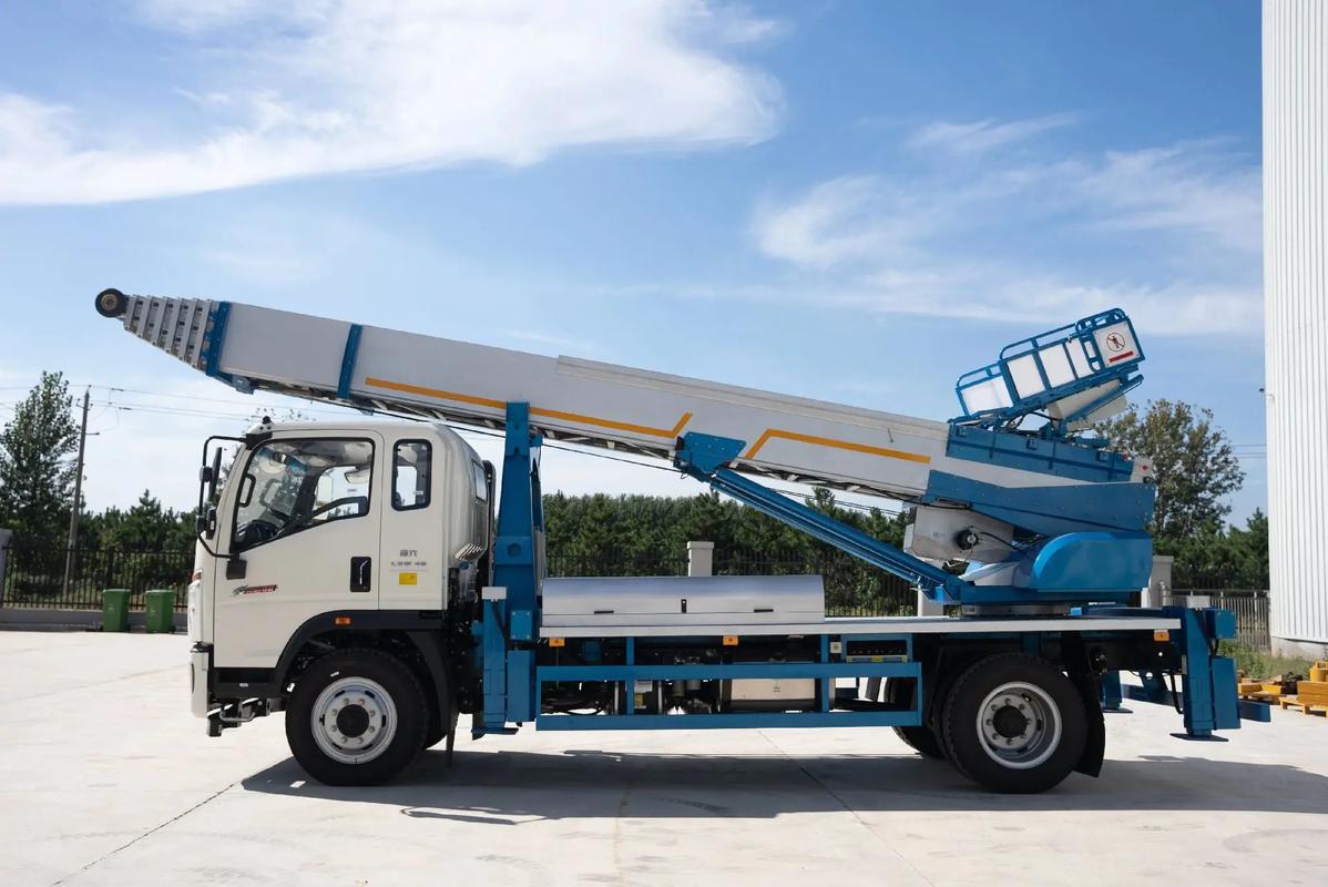 东山县云梯上料车租赁费用